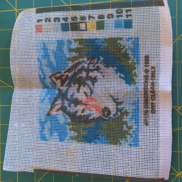 DEMENSIONS Needlepoint WOLF - Picture 2 of 2